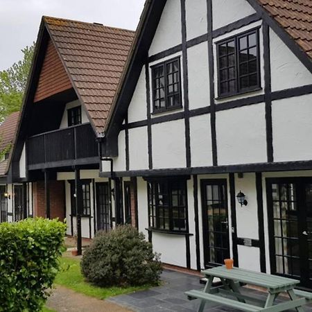 20 Tudor Court " Four Star Aa Accommodation" เฮล ภายนอก รูปภาพ