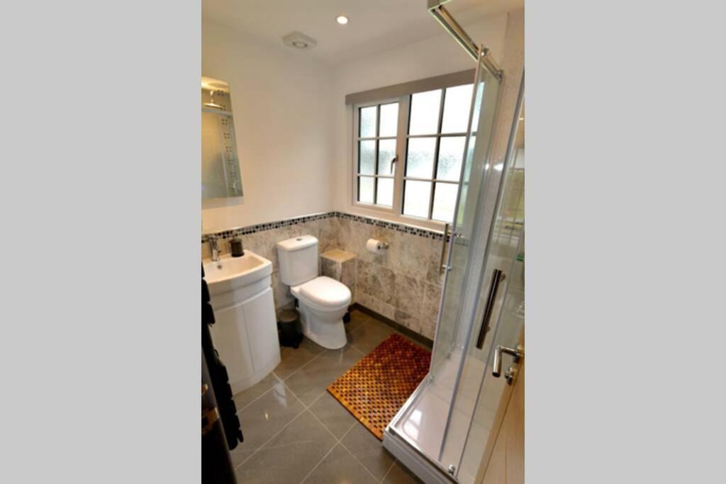 20 Tudor Court " Four Star Aa Accommodation" เฮล ภายนอก รูปภาพ