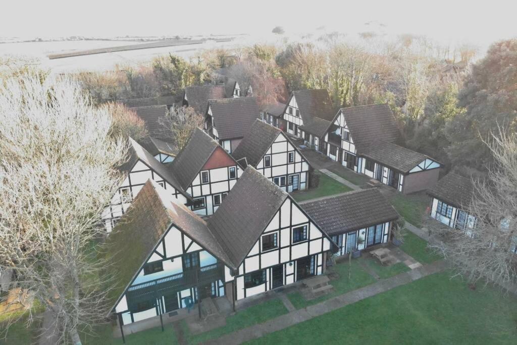 20 Tudor Court " Four Star Aa Accommodation" เฮล ภายนอก รูปภาพ