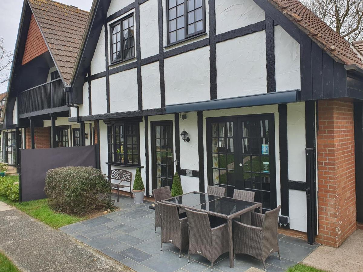 20 Tudor Court " Four Star Aa Accommodation" เฮล ภายนอก รูปภาพ